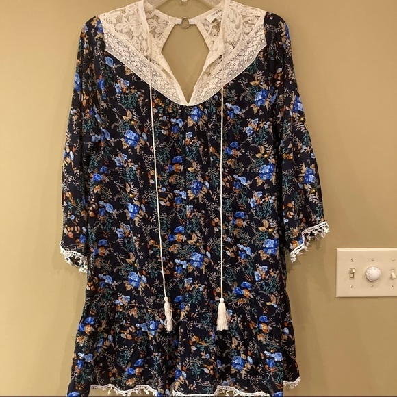 Umgee Floral and Lace Dress - Picture 1 of 4